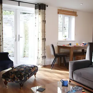 Burgess Yard 2-bedroom Cottage, Bath